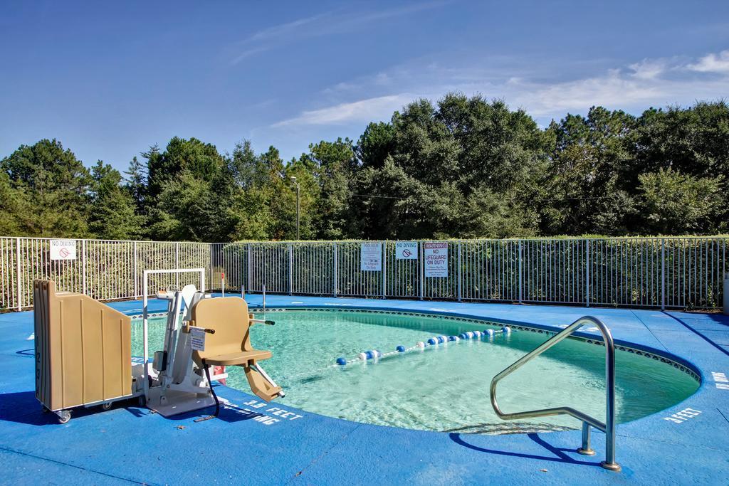 Super 8 By Wyndham Aberdeen Southern Pines Exterior foto