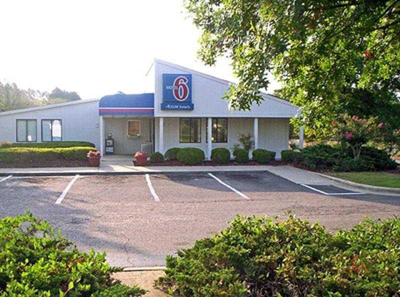 Super 8 By Wyndham Aberdeen Southern Pines Exterior foto